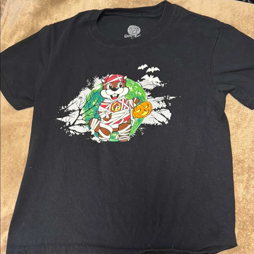 Buc-ee’s Short Sleeve Tee with Vibrant Graphic Design